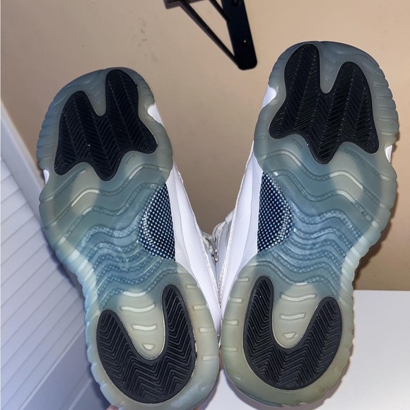 Jordan 11 “Legend blue” 6Y SIGNED BY QIAS OMAR/QREW TV